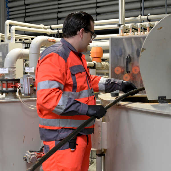 Entsorgungs_Recyclingfachfrau_Feststoffe_Flussig_5