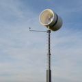 Auf dem Bild ist ein Windmessgerät zu sehen.